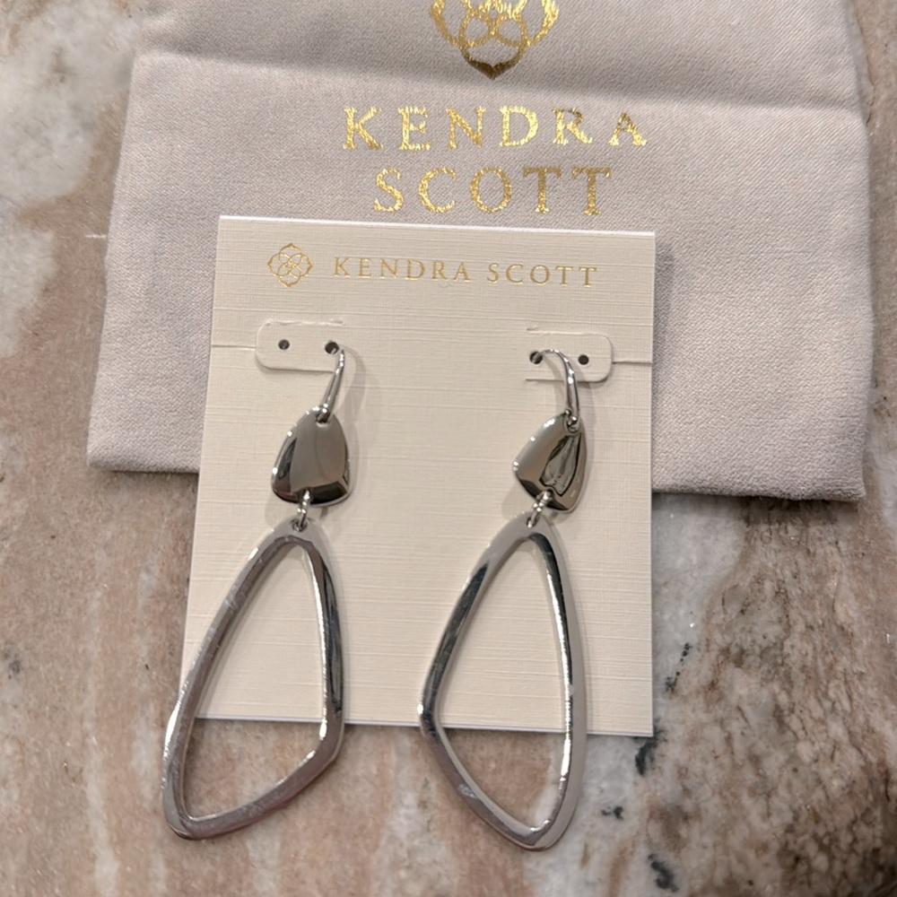 Kendra Scott Kira earrings!